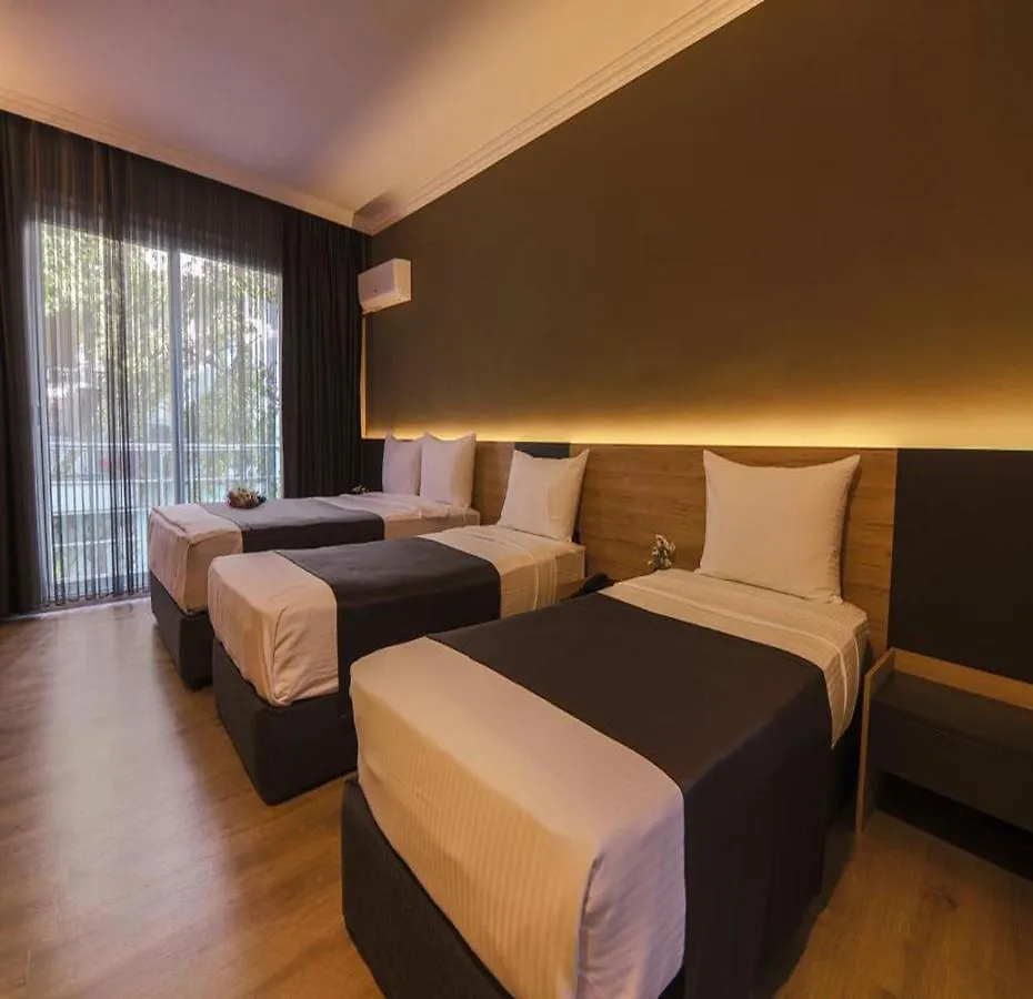 Grand Faik Hotel Çeşme 3*,